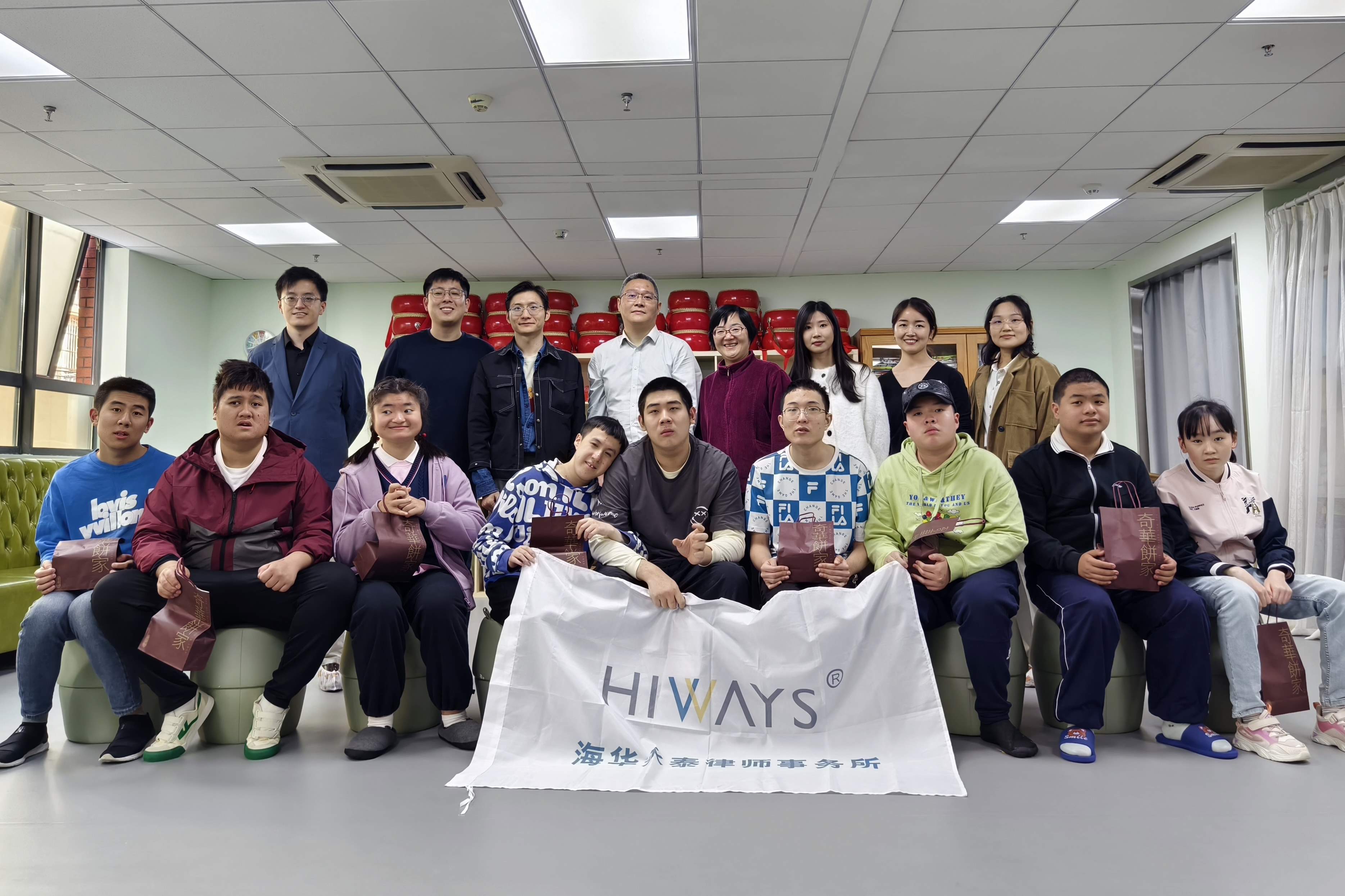 探望孩子.jpg 探望孩子.jpg